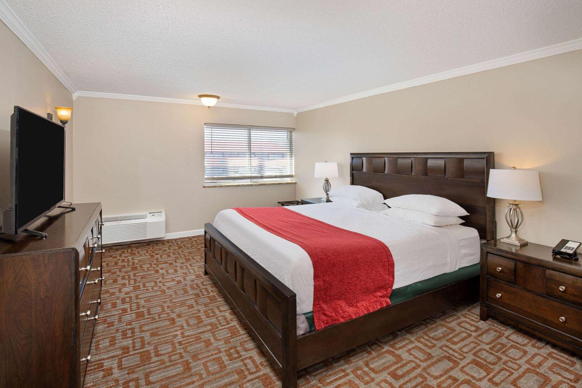 Ramada By Wyndham Bowling Green Exterior photo