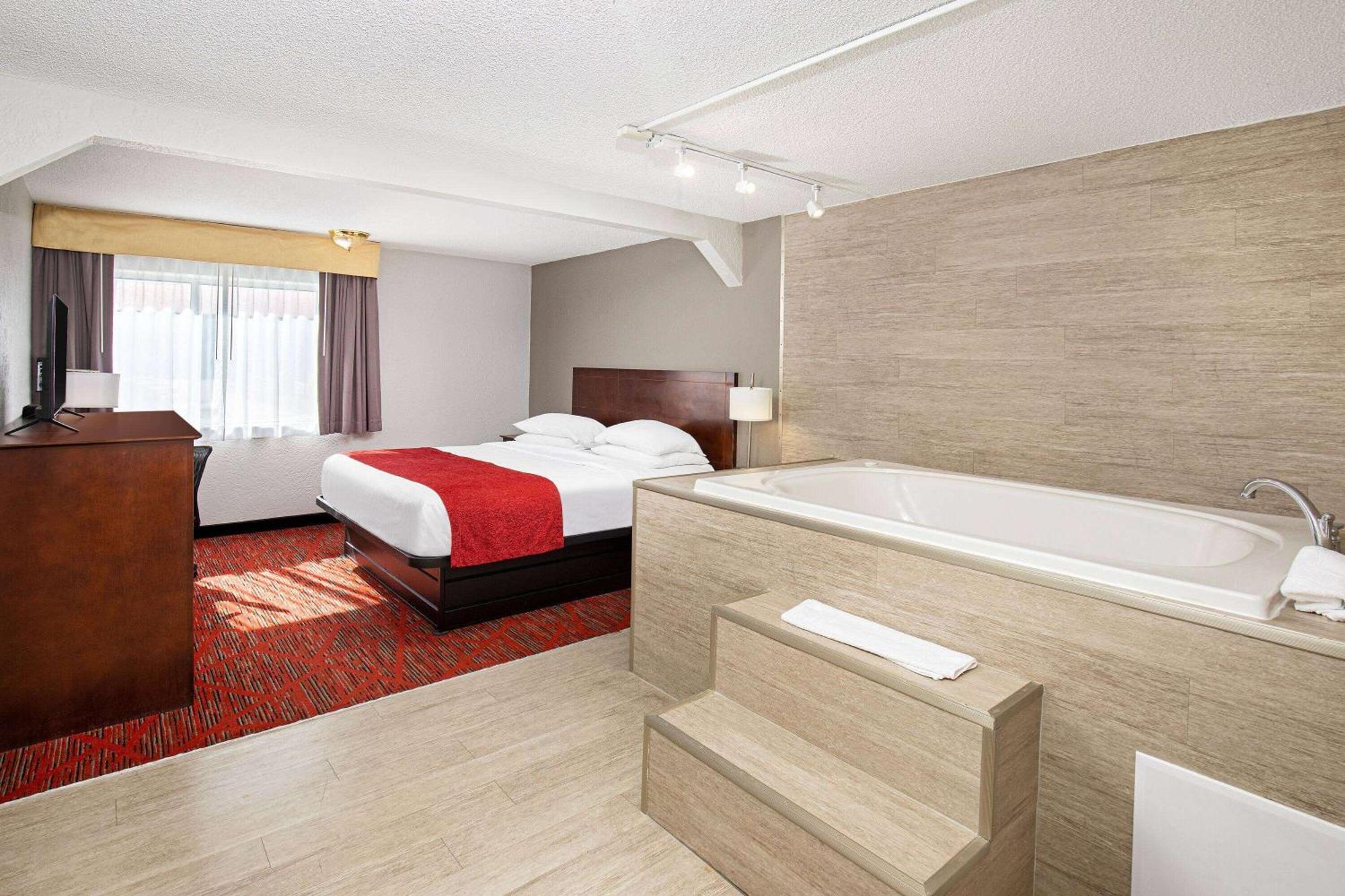 Ramada By Wyndham Bowling Green Exterior photo