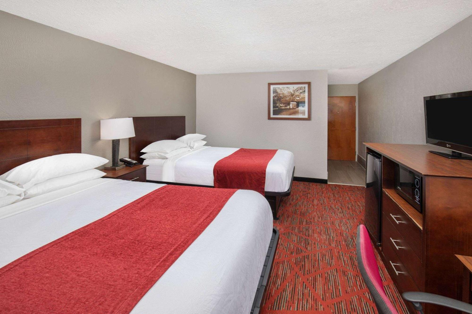 Ramada By Wyndham Bowling Green Exterior photo
