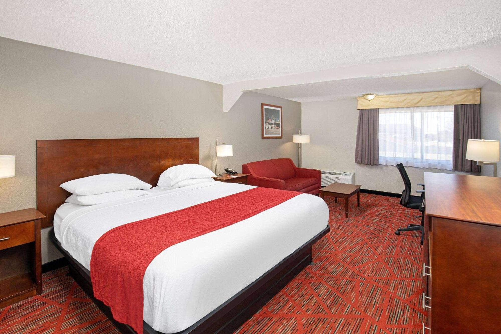 Ramada By Wyndham Bowling Green Exterior photo