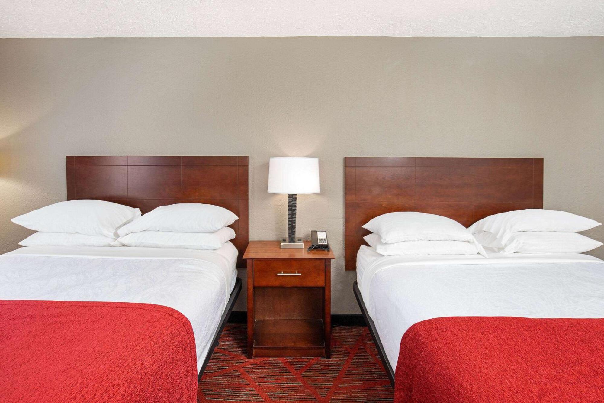 Ramada By Wyndham Bowling Green Exterior photo