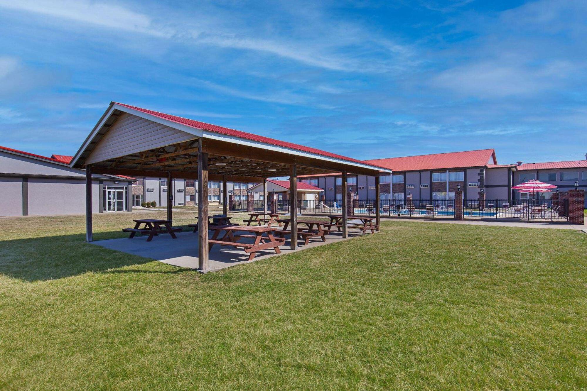 Ramada By Wyndham Bowling Green Exterior photo