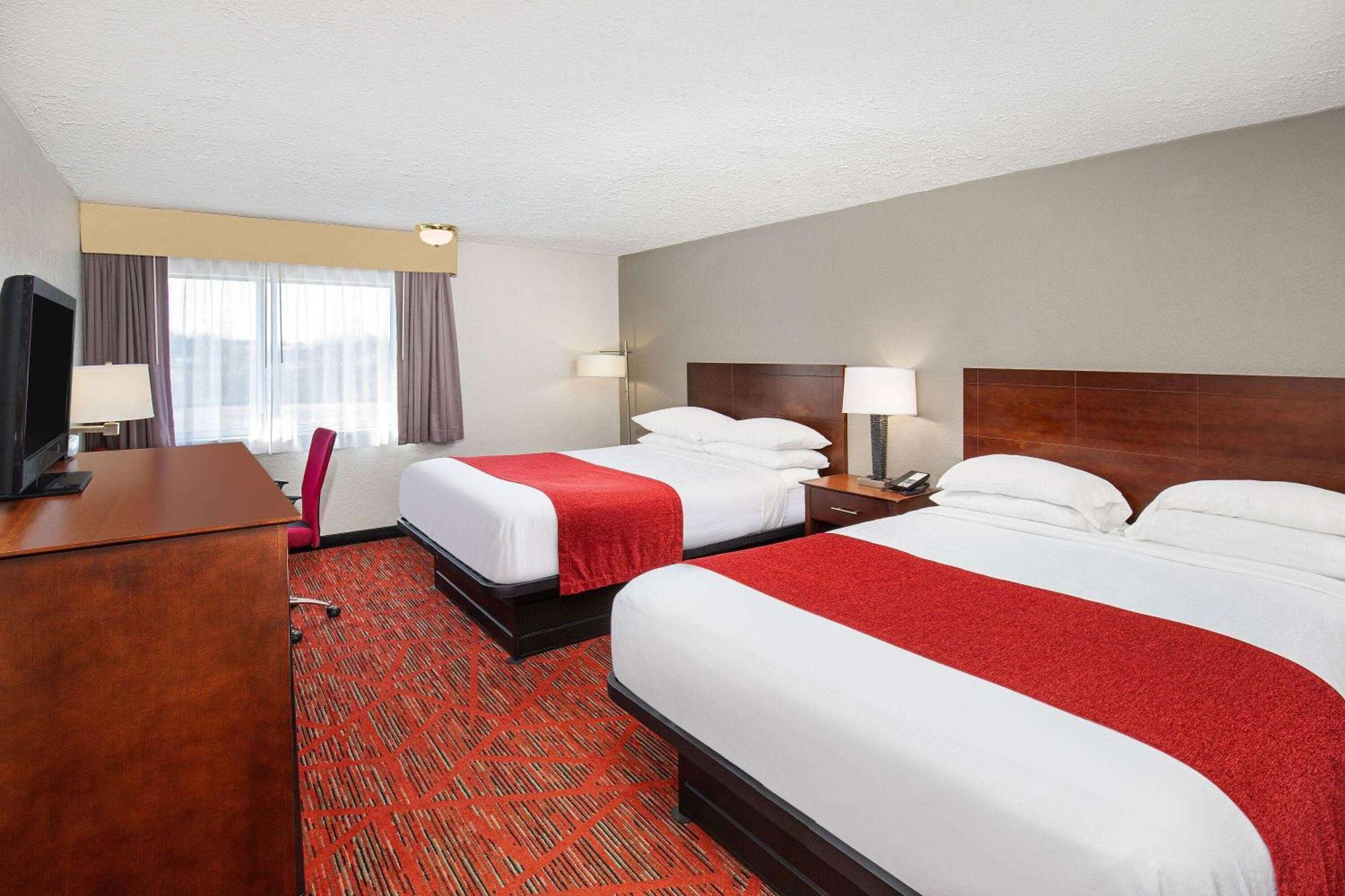 Ramada By Wyndham Bowling Green Exterior photo