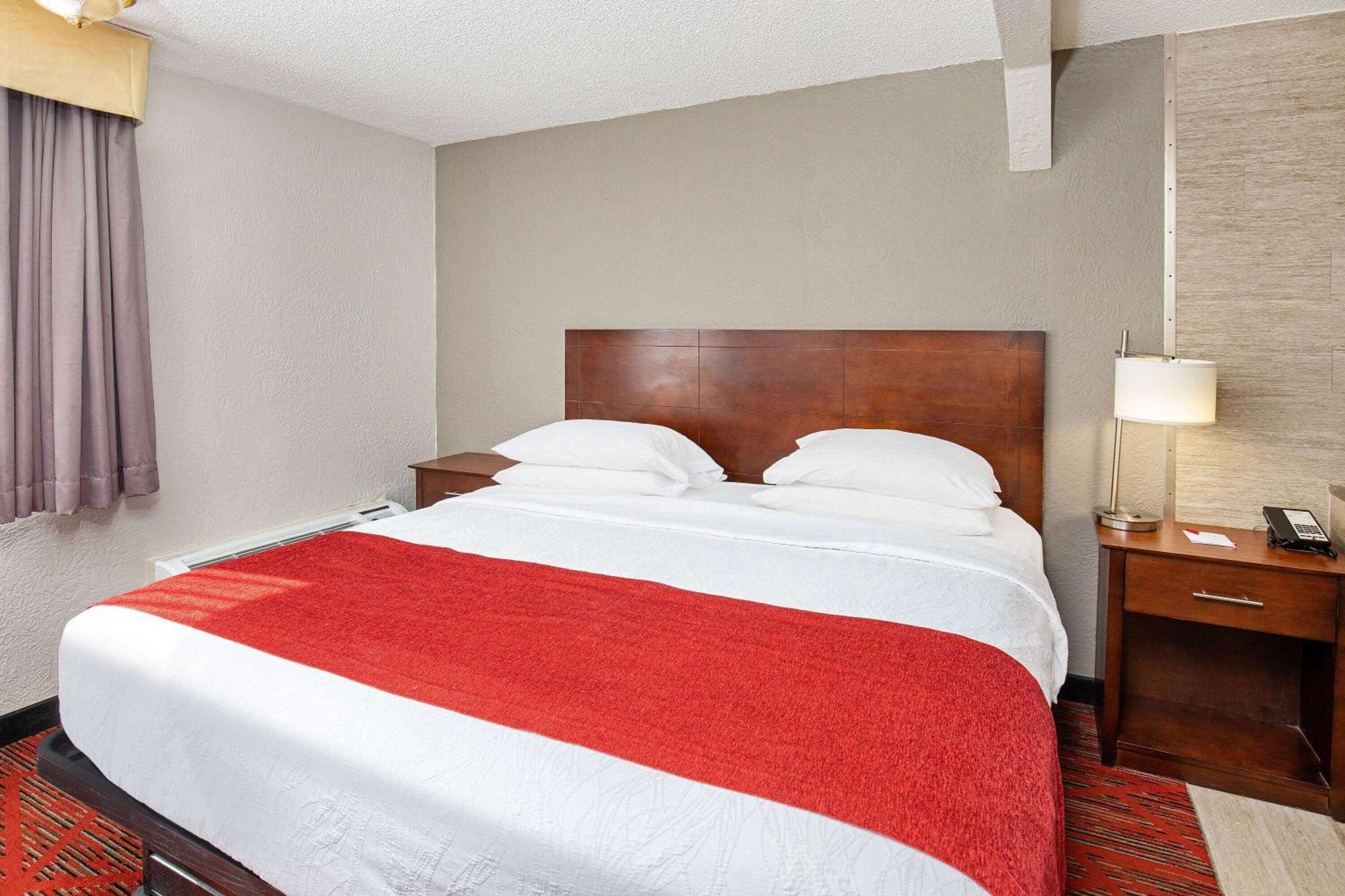 Ramada By Wyndham Bowling Green Exterior photo