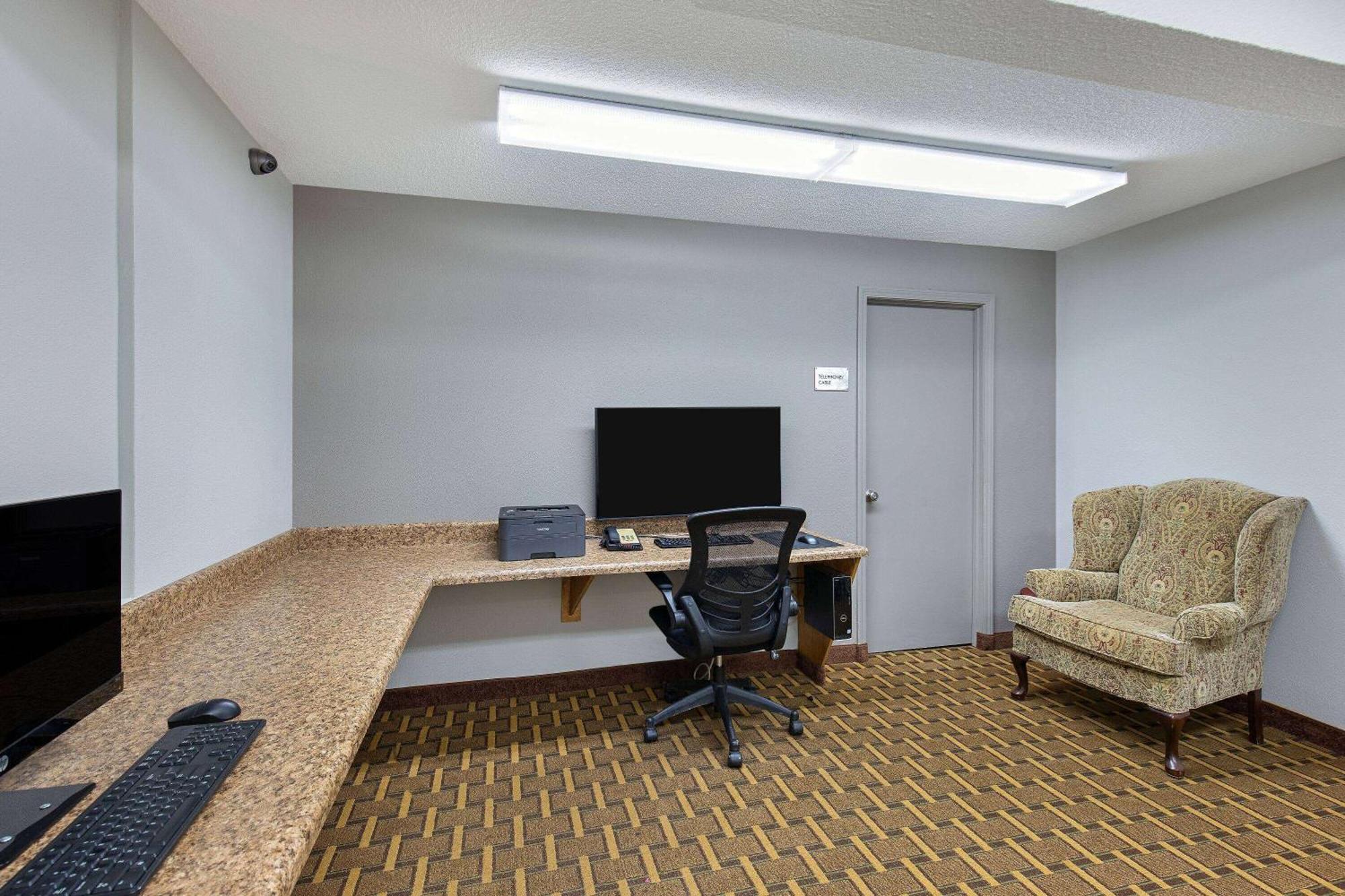 Ramada By Wyndham Bowling Green Exterior photo